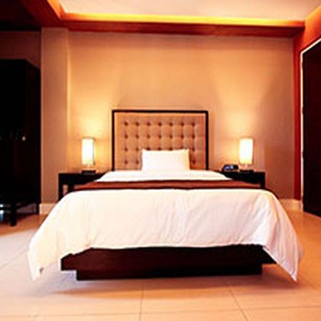 Camaya Coast Hotel Mariveles Buitenkant foto